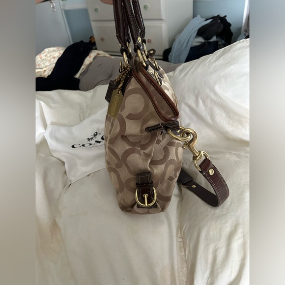 Medium sized Coach purse - Picture 7 of 11